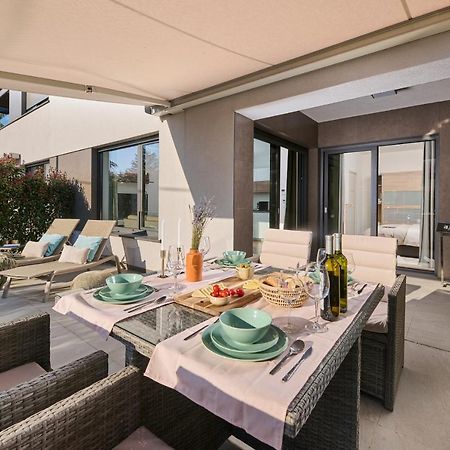 Brand New 1 Bedroom Apartment With Backyard Near The Beach! Poreč Zewnętrze zdjęcie