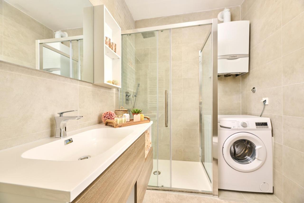 Brand New 1 Bedroom Apartment With Backyard Near The Beach! Poreč Zewnętrze zdjęcie